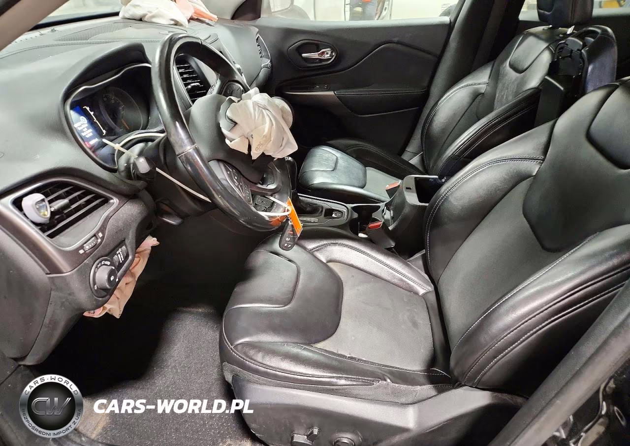 2019 Jeep Cherokee Latitude Plus VIN:1C4PJMLB2KD367770 - 7