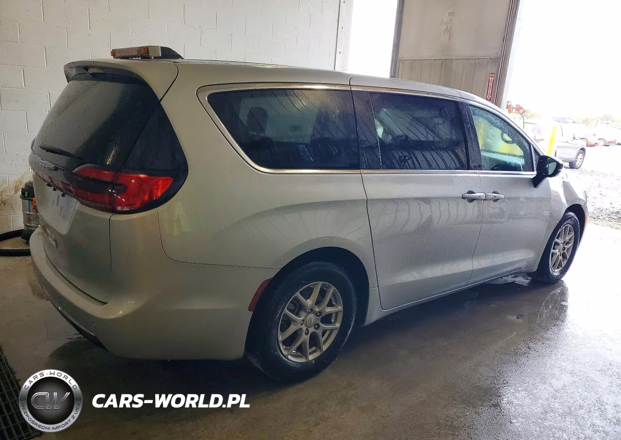 2026 Chrysler Pacifica Select VIN:2C4RC1BG3TR221424 - 3