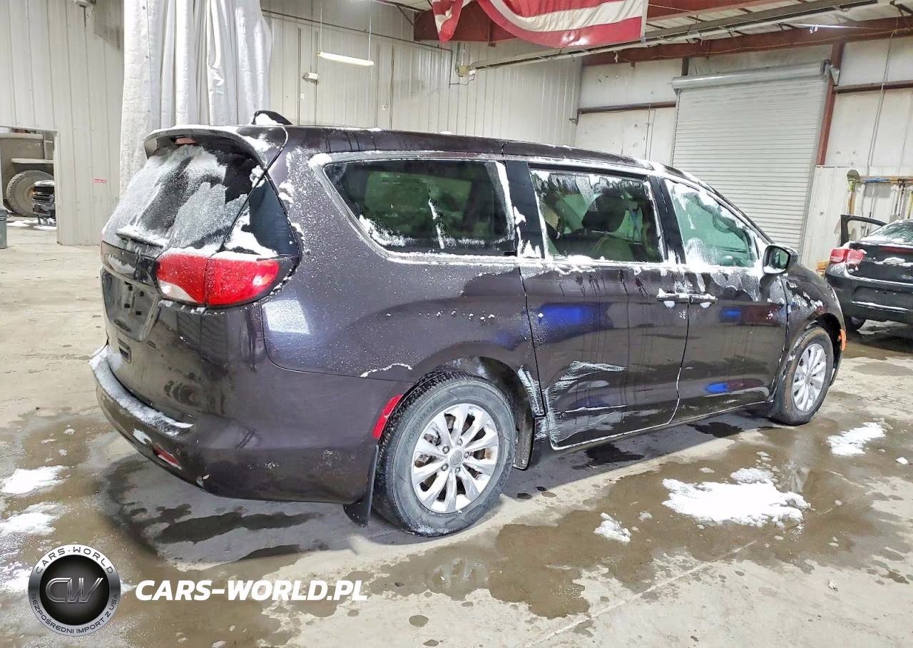 2017 Chrysler Pacifica Touring VIN:2C4RC1DG3HR552430 - 3