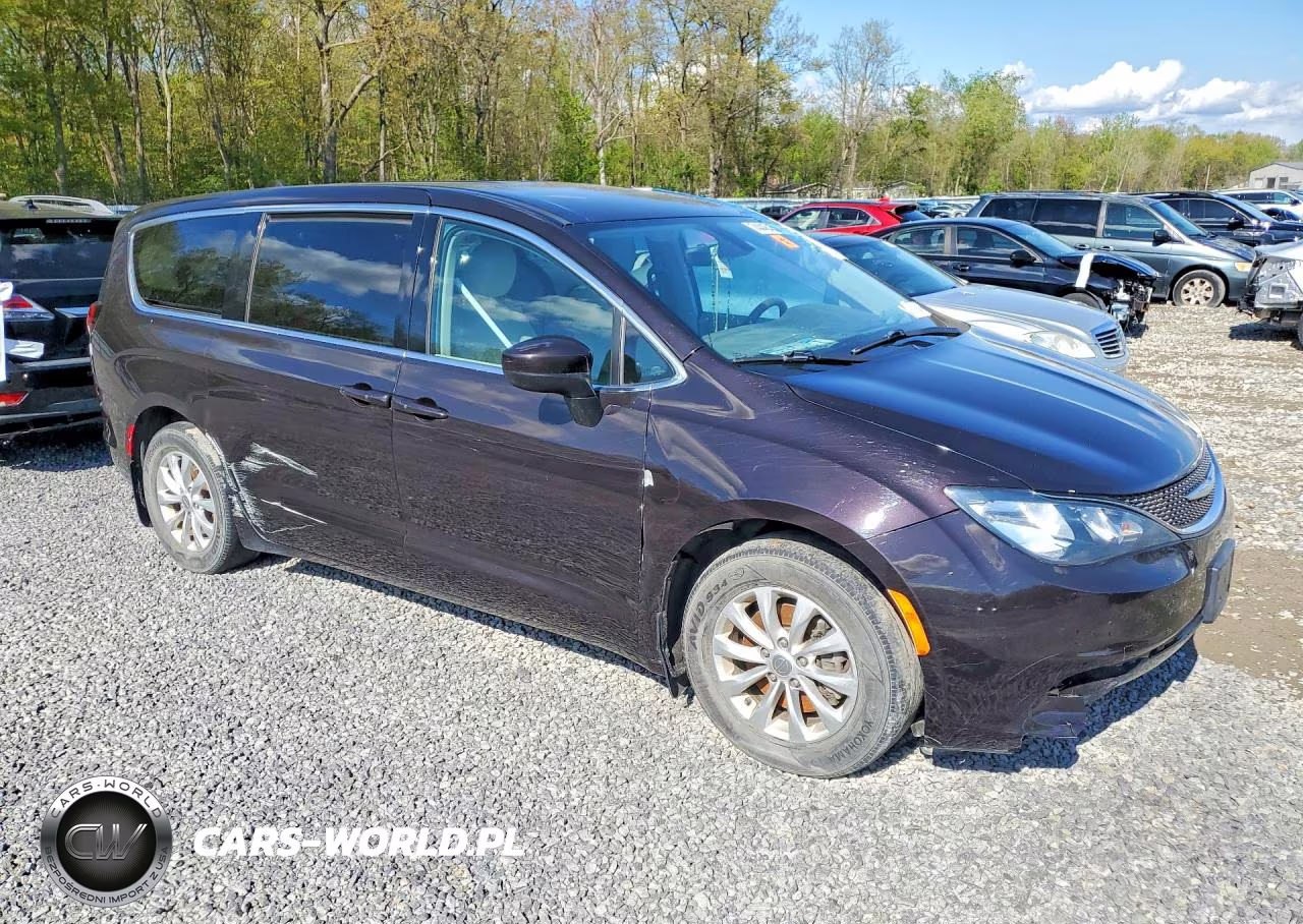 2017 Chrysler Pacifica Touring VIN:2C4RC1DG3HR552430 - 4