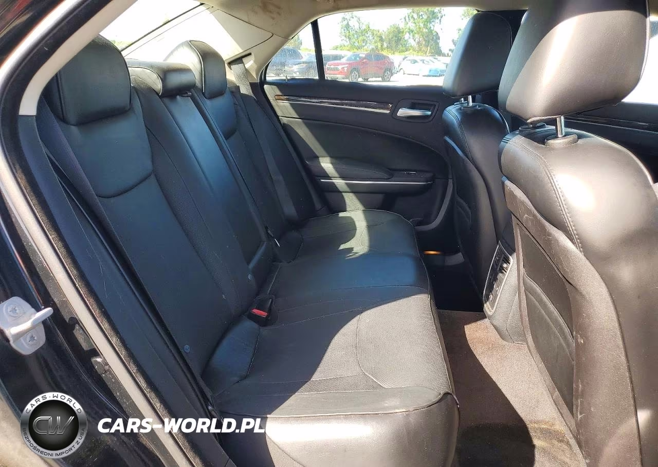 2015 Chrysler 300C VIN:2C3CCAET3FH781506 - 10