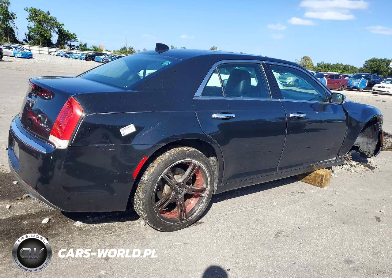 2015 Chrysler 300C VIN:2C3CCAET3FH781506 - 3