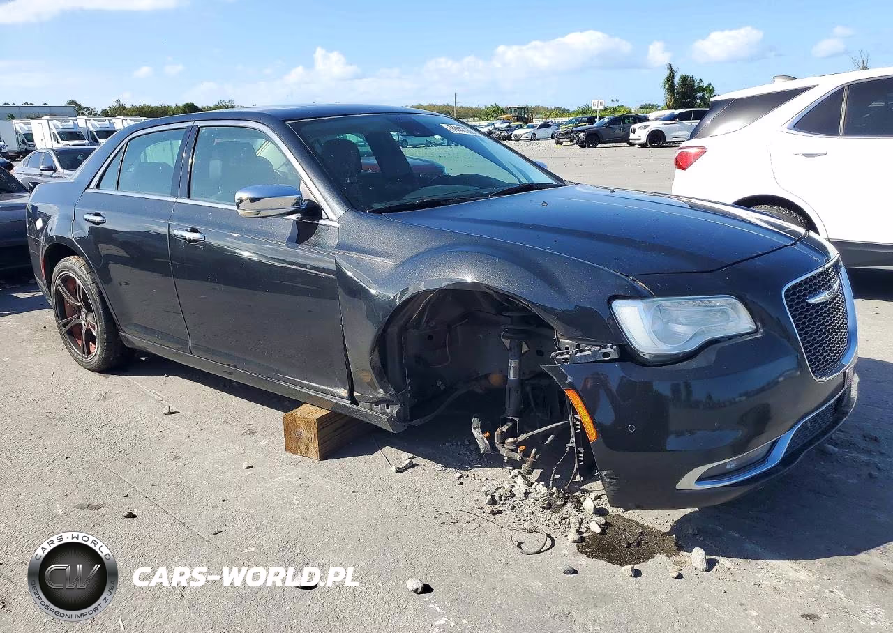 2015 Chrysler 300C VIN:2C3CCAET3FH781506 - 4