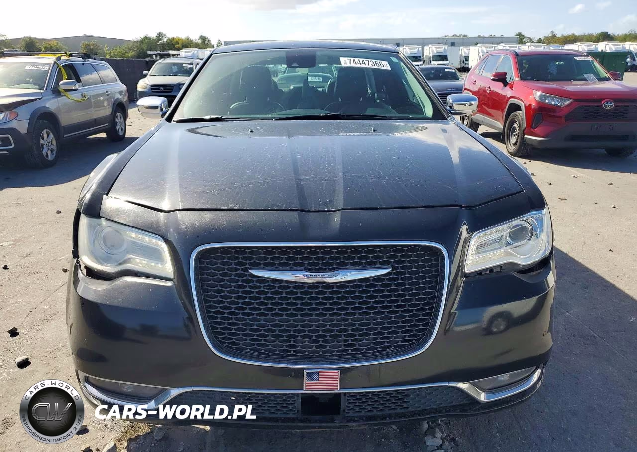 2015 Chrysler 300C VIN:2C3CCAET3FH781506 - 5