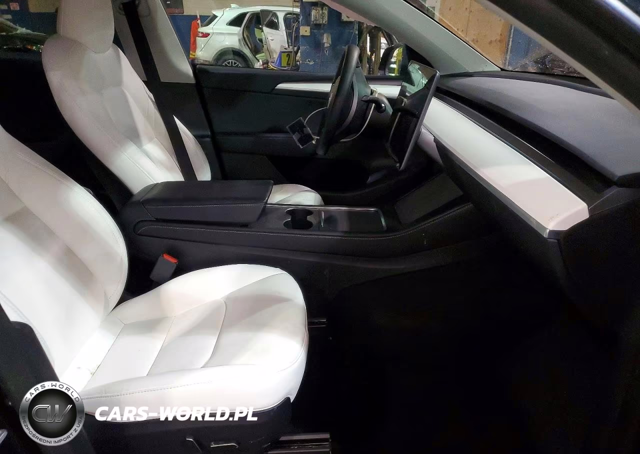 2024 Tesla Model Y VIN:7SAYGDED6RF107413 - 7