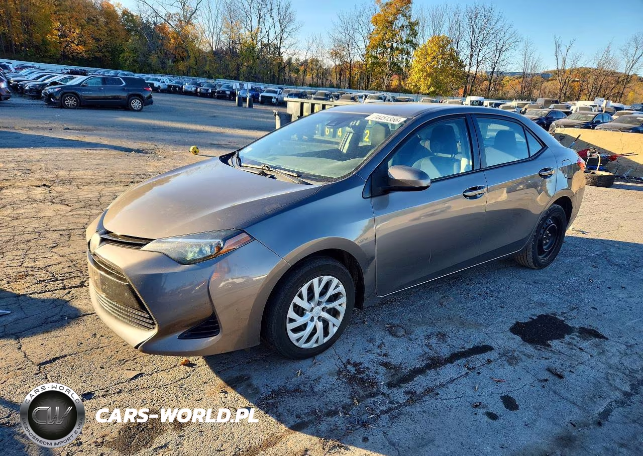 2017 Toyota Corolla Le VIN:2T1BURHE8HC772832 - 1