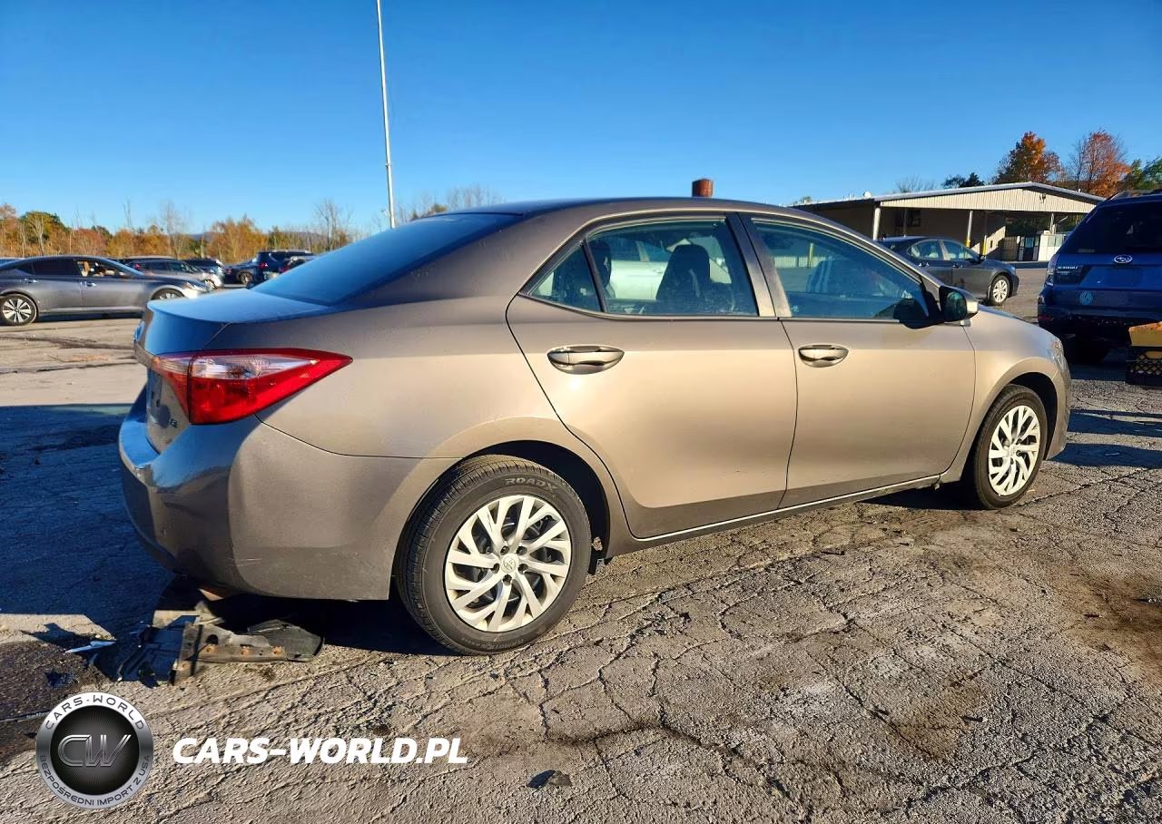 2017 Toyota Corolla Le VIN:2T1BURHE8HC772832 - 3