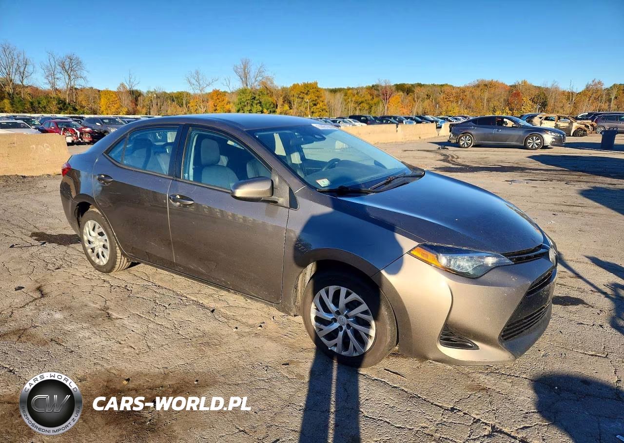 2017 Toyota Corolla Le VIN:2T1BURHE8HC772832 - 4
