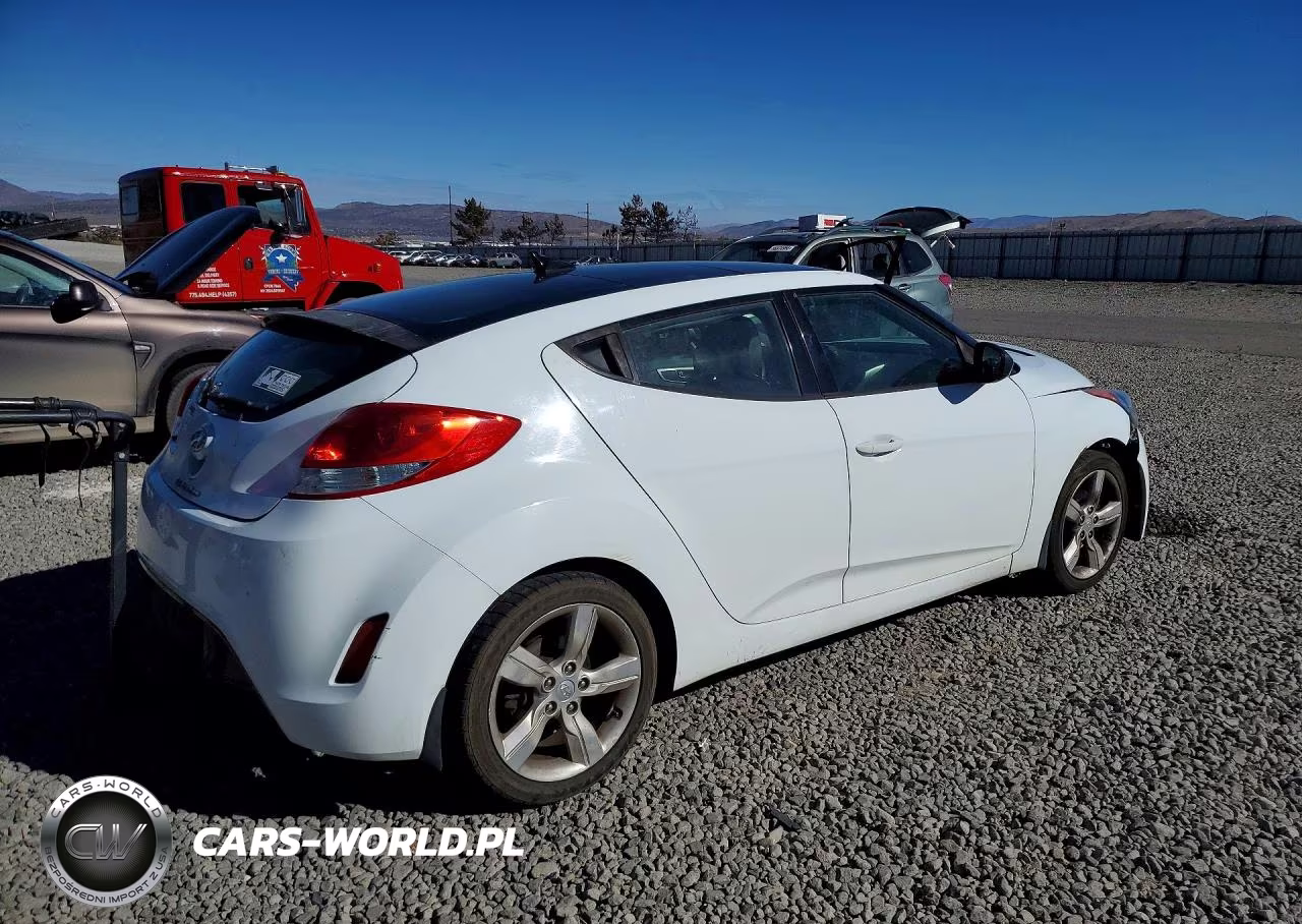 2014 Hyundai Veloster Base VIN:KMHTC6AD7EU195888 - 3