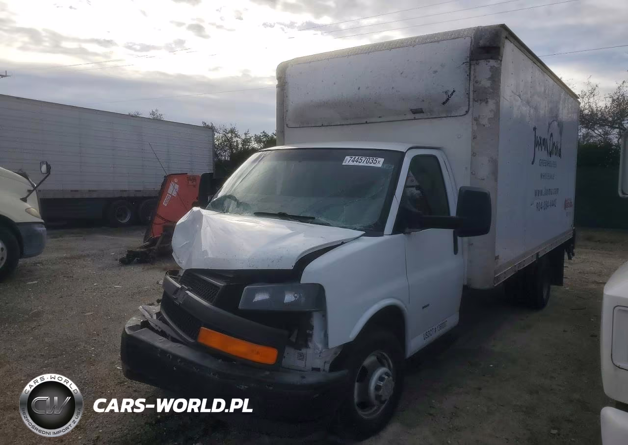 2018 Chevrolet Express Box Truck