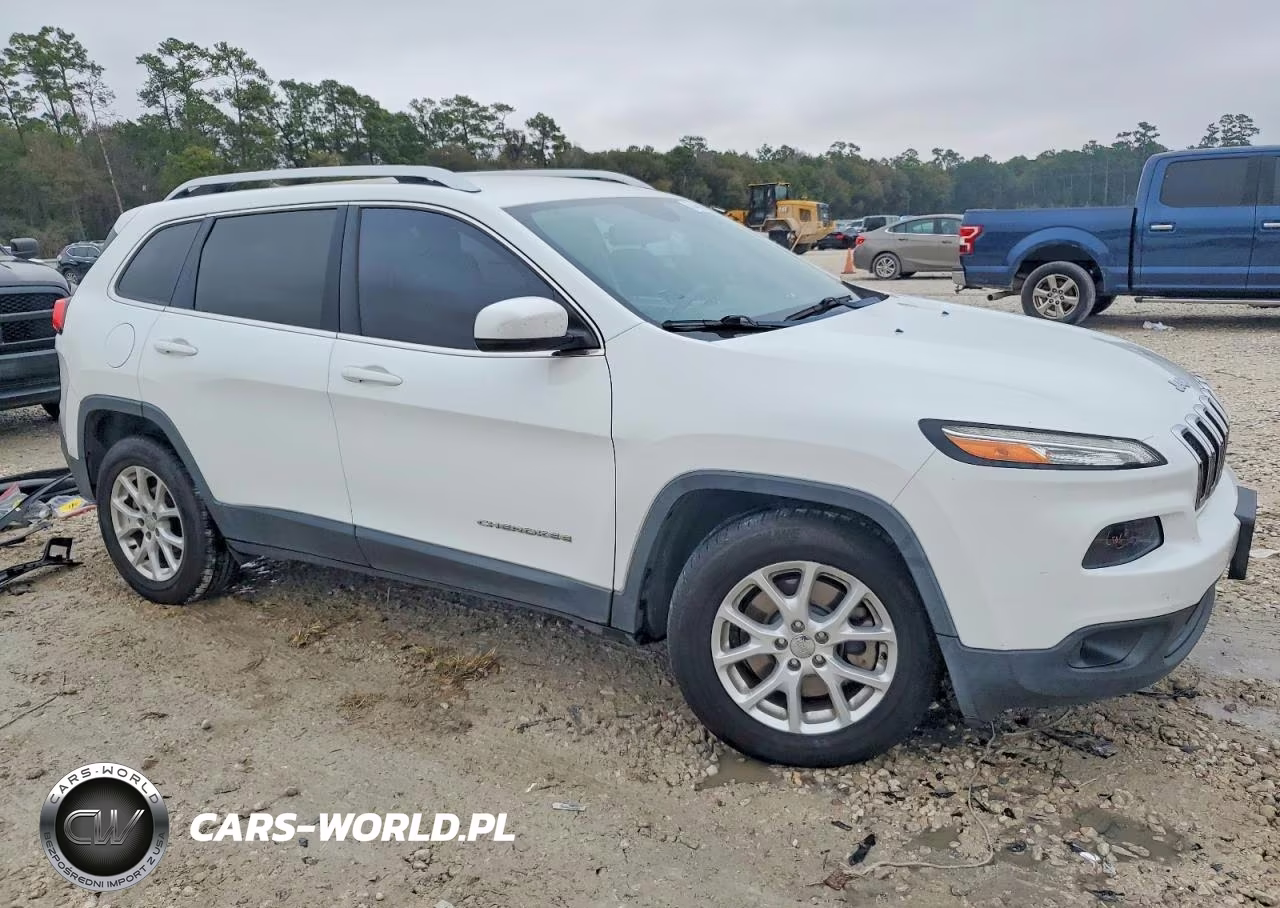 2017 Jeep Cherokee Latitude VIN:1C4PJLCB1HW540752 - 4