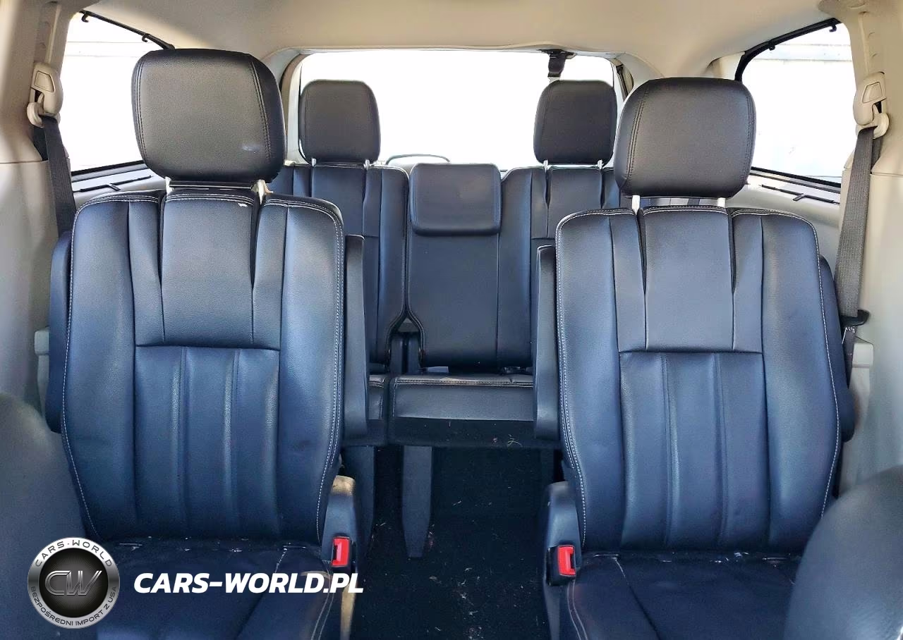 2016 Chrysler Town & Country Touring VIN:2C4RC1BG2GR199664 - 10