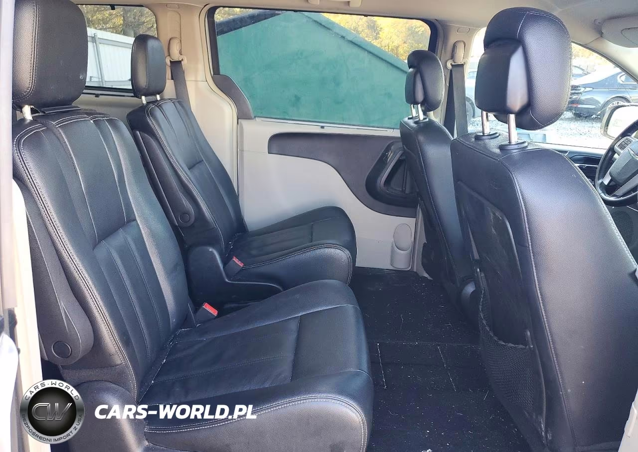2016 Chrysler Town & Country Touring VIN:2C4RC1BG2GR199664 - 11