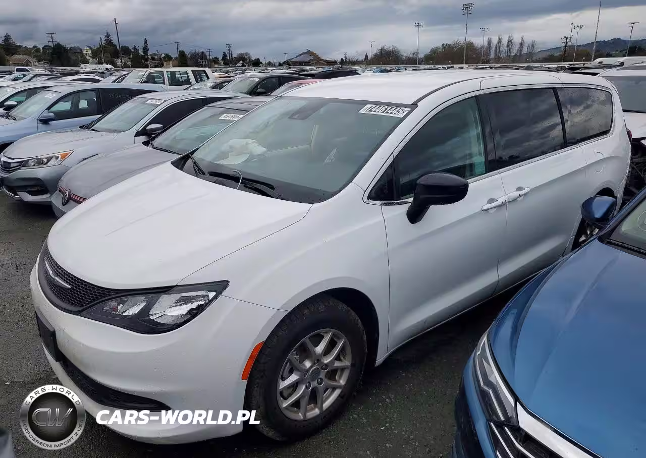 2024 Chrysler Voyager Lx