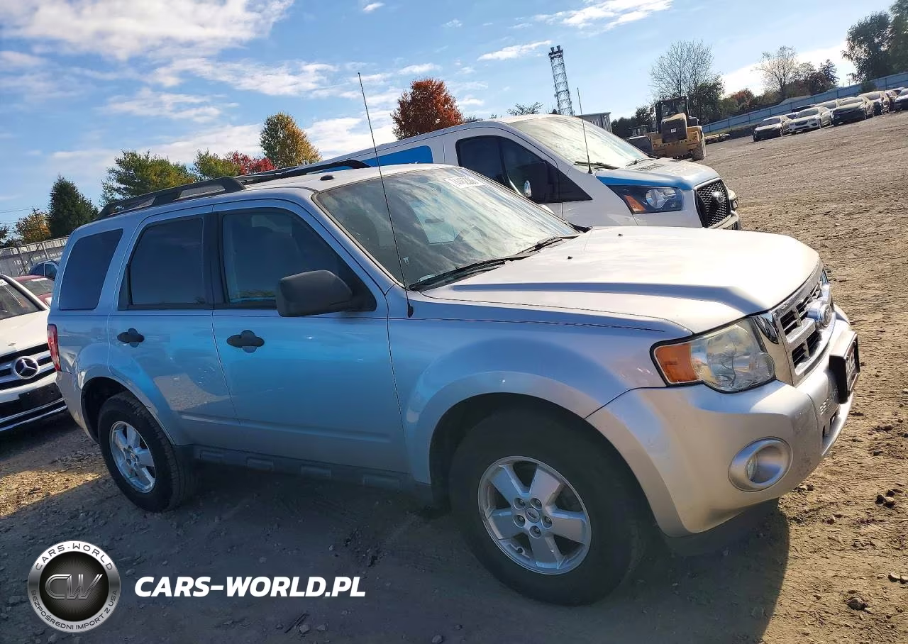 2010 Ford Escape Xlt VIN:1FMCU0DG4AKC75638 - 4