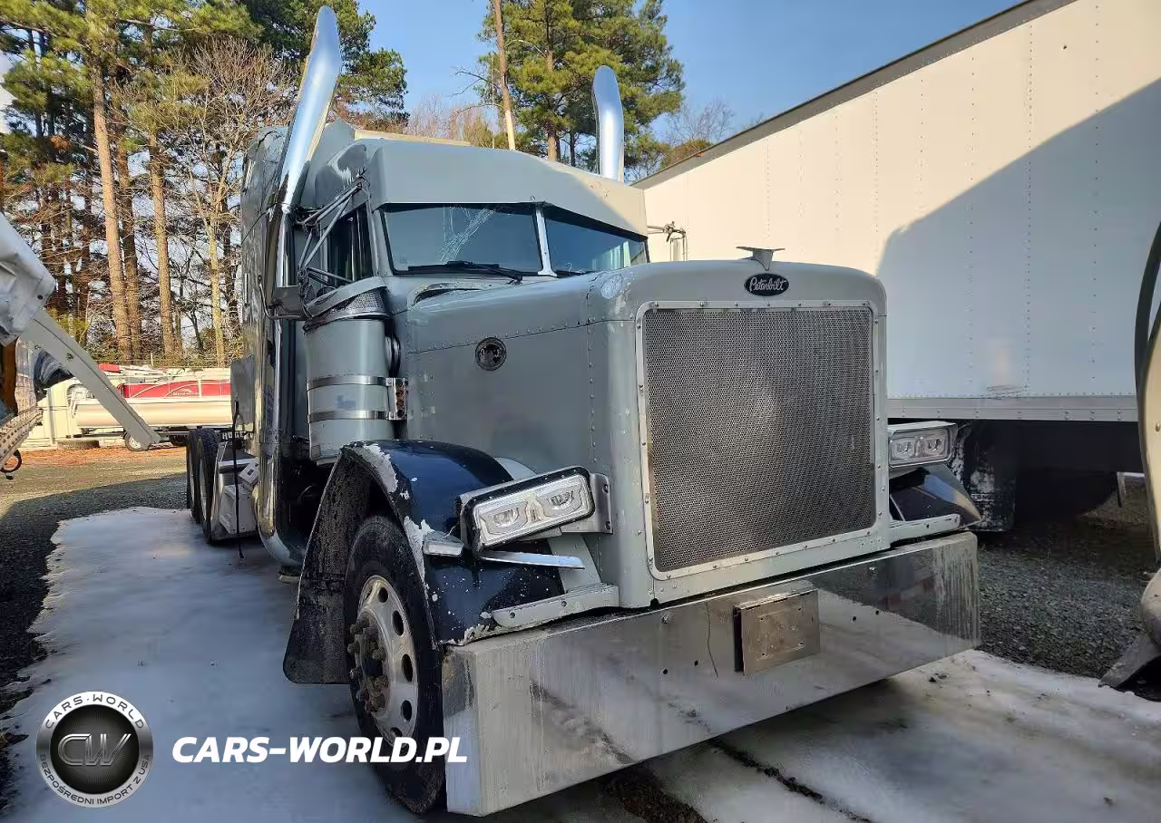 2004 Peterbilt 379 Semi Truck
