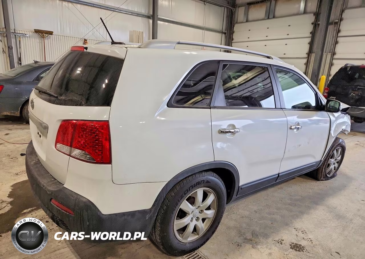 2013 Kia Sorento Lx VIN:5XYKT4A64DG343873 - 3