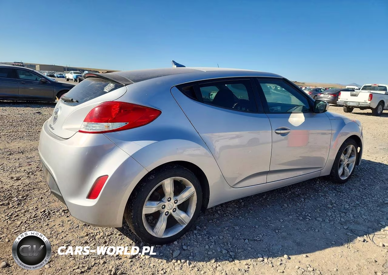 2015 Hyundai Veloster Base VIN:KMHTC6AD1FU230894 - 3