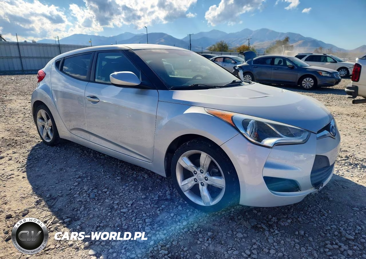 2015 Hyundai Veloster Base VIN:KMHTC6AD1FU230894 - 4