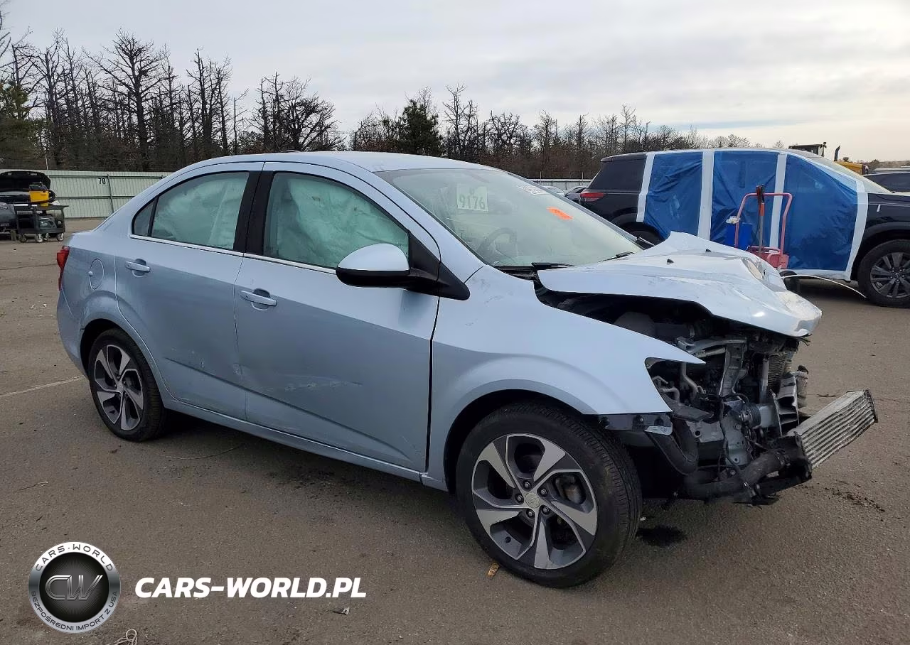 2018 Chevrolet Sonic Premier VIN:1G1JF5SB8J4108108 - 4