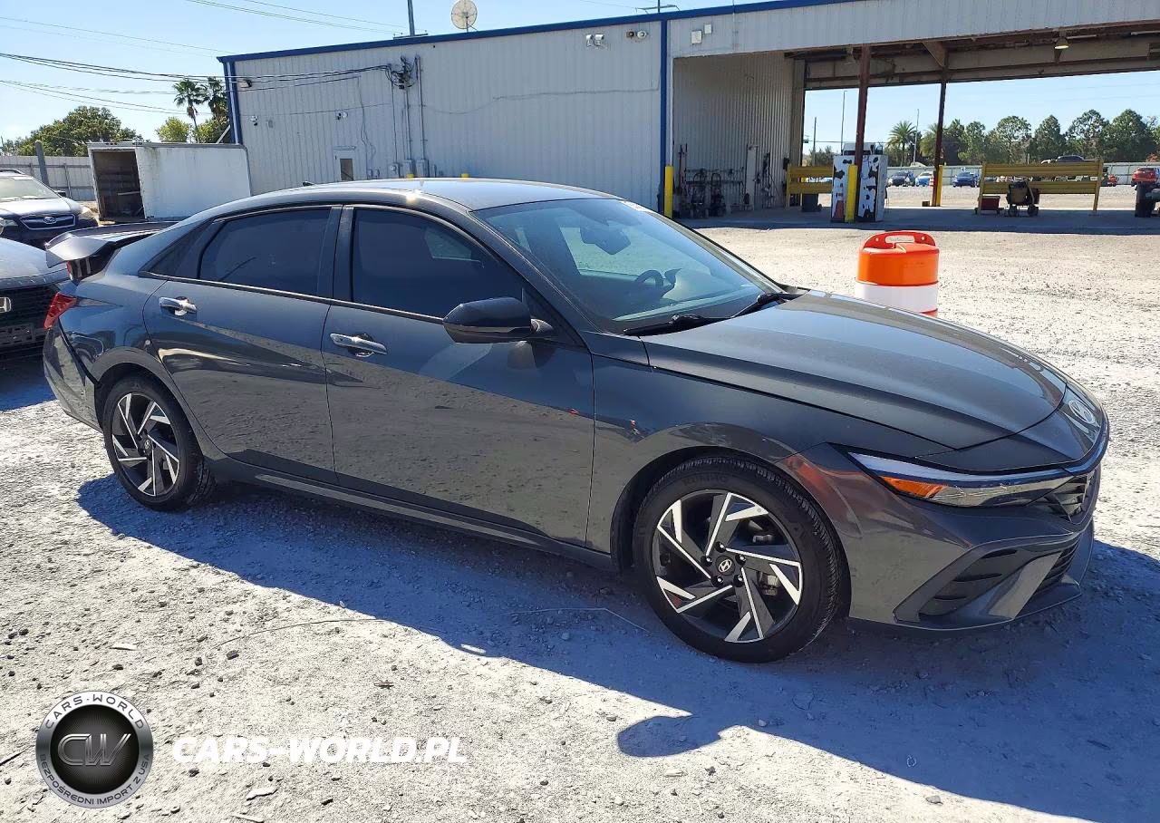 2025 Hyundai Elantra Sel Sport VIN:KMHLM4DGXSU867686 - 4