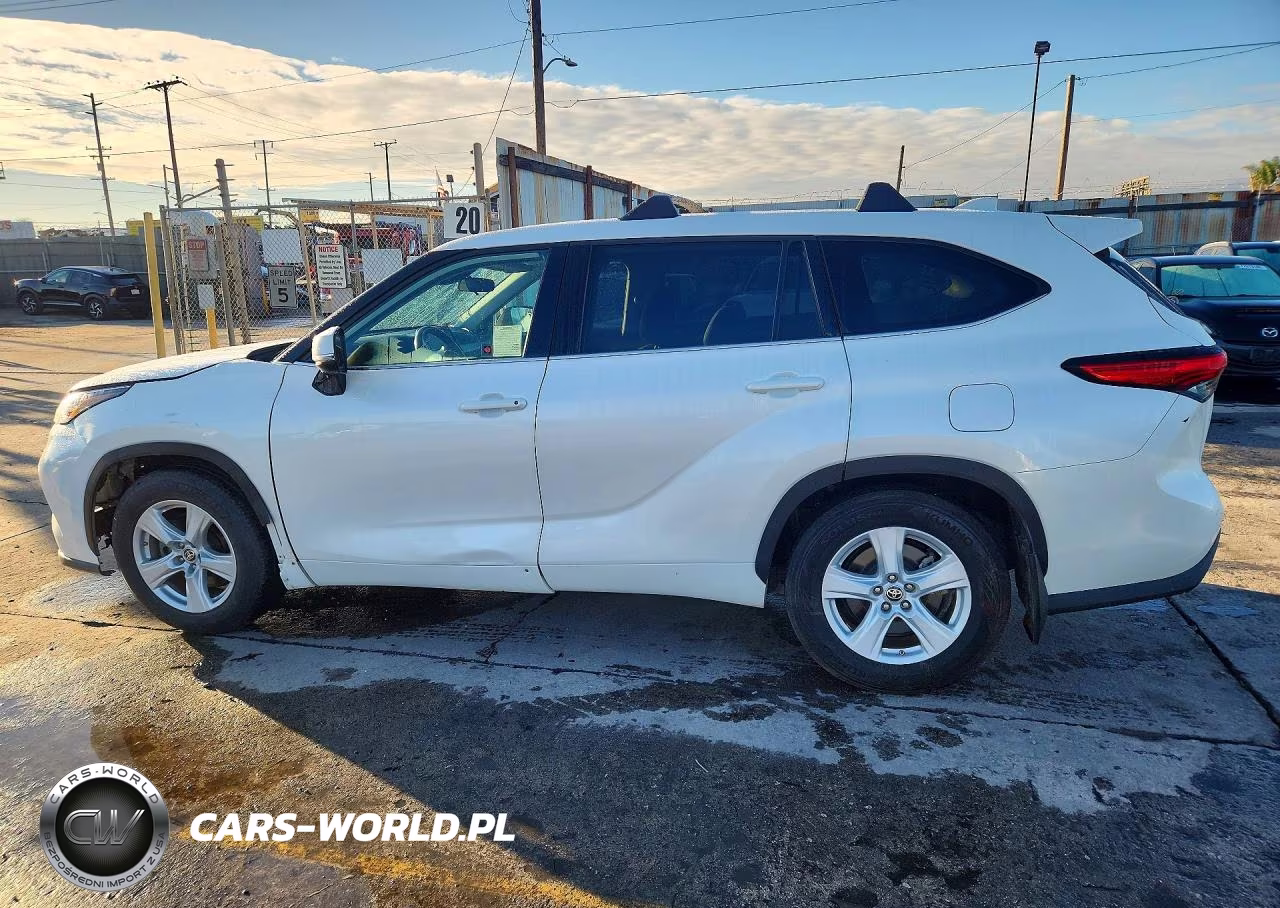 2021 Toyota Highlander Le VIN:5TDZZRAH9MS525499 - 2