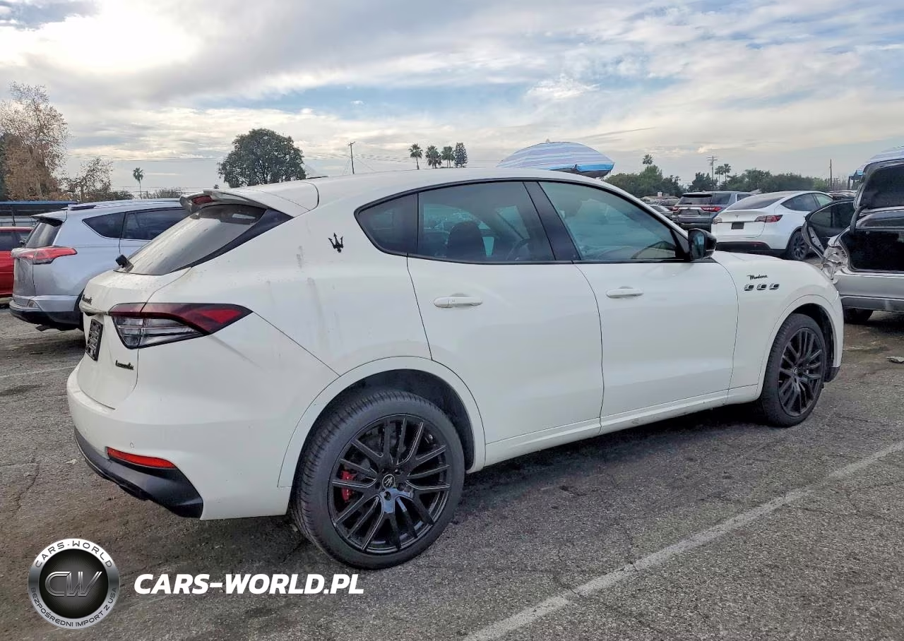 2023 Maserati Levante Modena VIN:ZN661YUM2PX411502 - 3