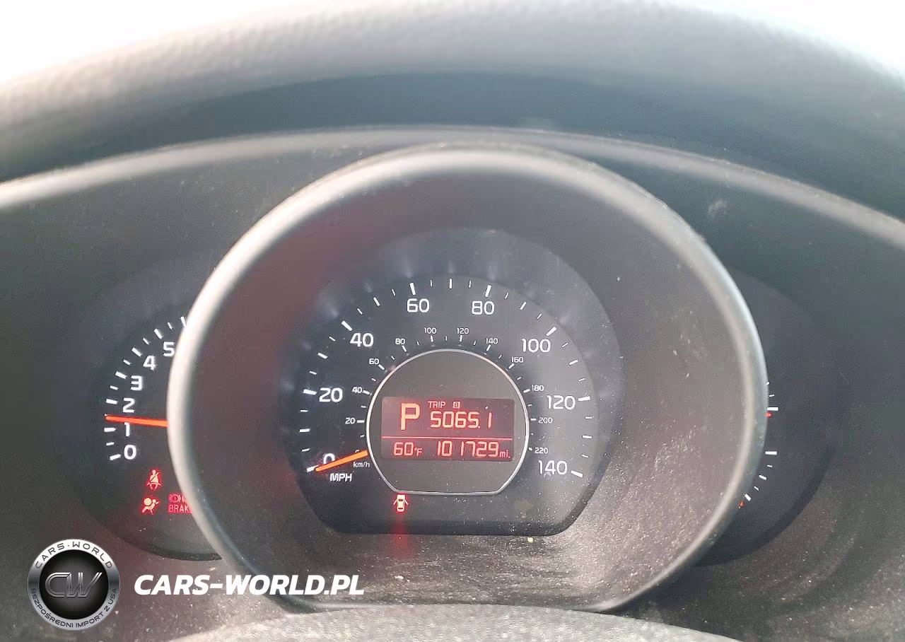 2015 Kia Soul + VIN:KNDJP3A5XF7184732 - 9