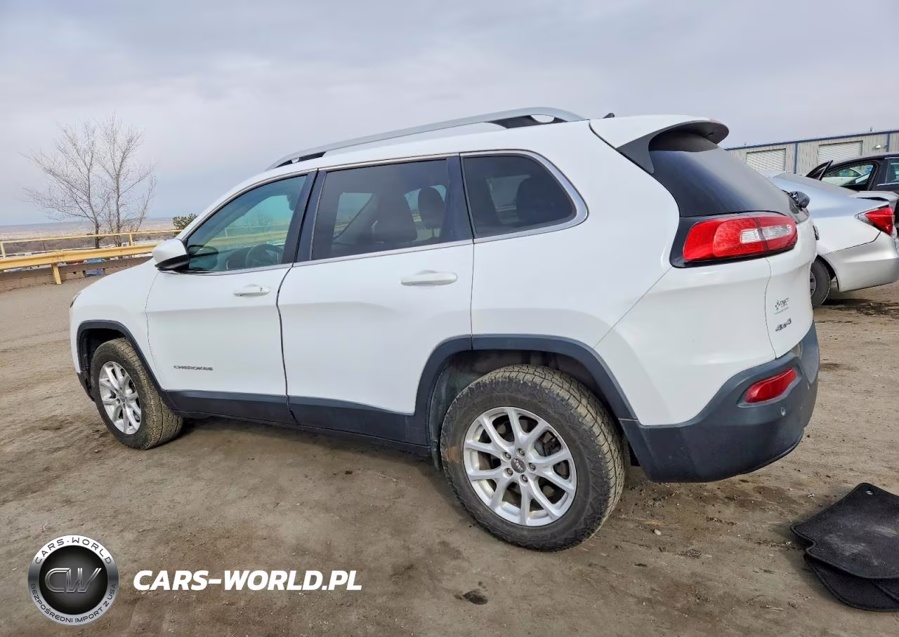 2018 Jeep Cherokee Latitude VIN:1C4PJMCB7JD528533 - 2