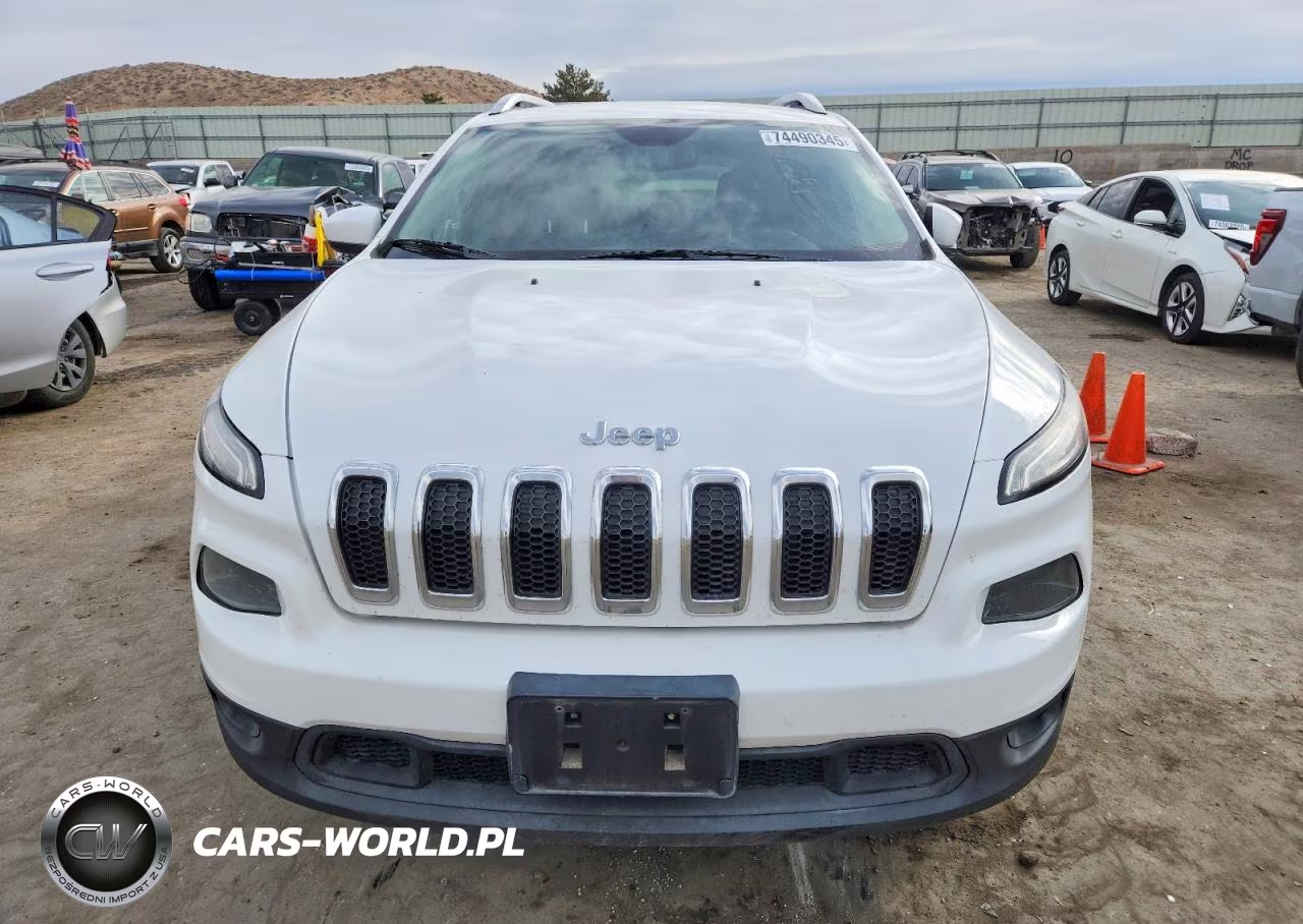 2018 Jeep Cherokee Latitude VIN:1C4PJMCB7JD528533 - 5