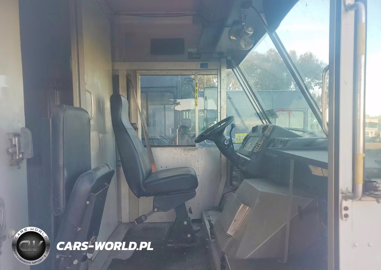 2001 Workhorse P42 Delivery Truck VIN:5B4KP42Y613329435 - 10