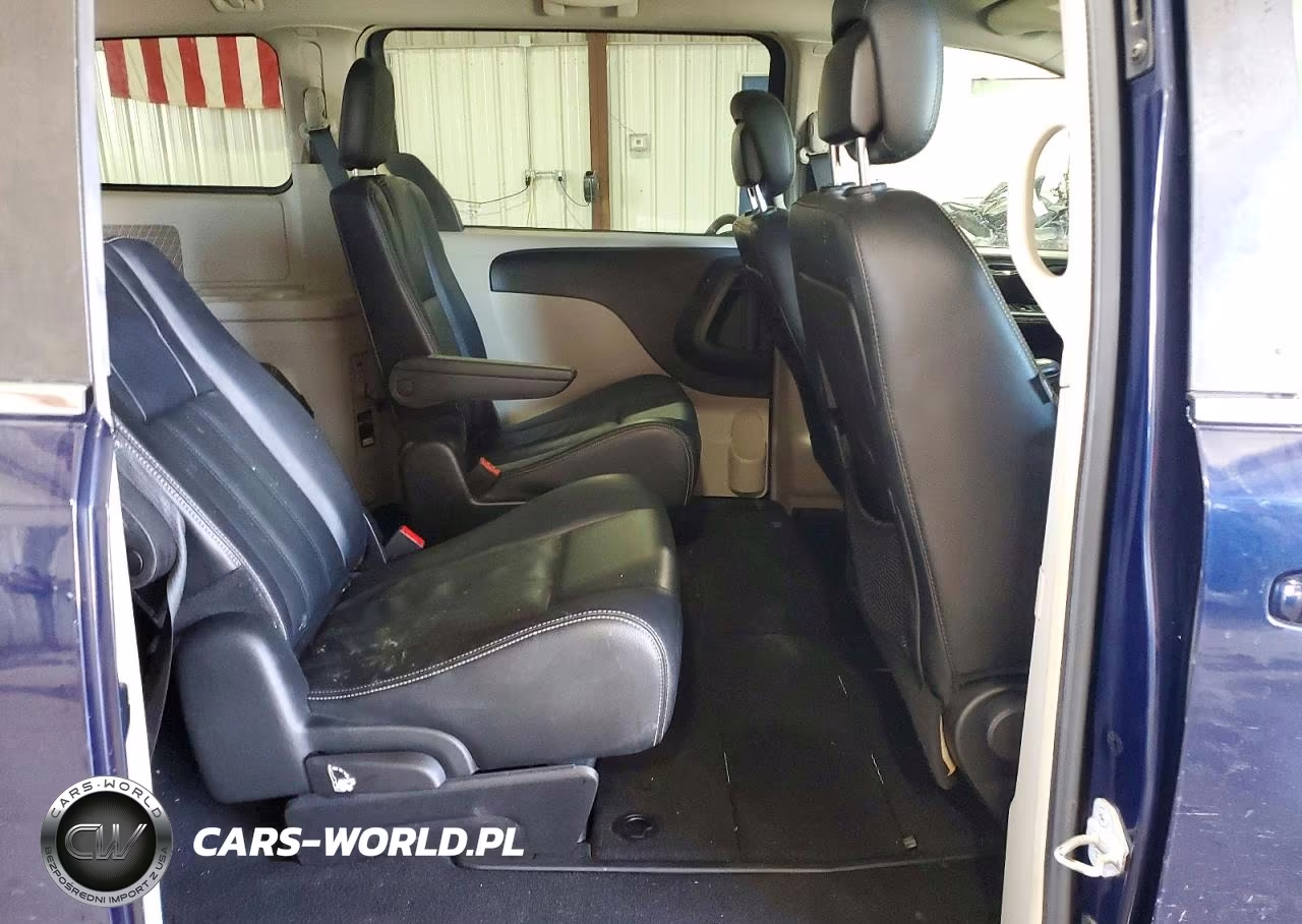 2016 Chrysler Town & Country Touring VIN:2C4RC1BG8GR157516 - 11