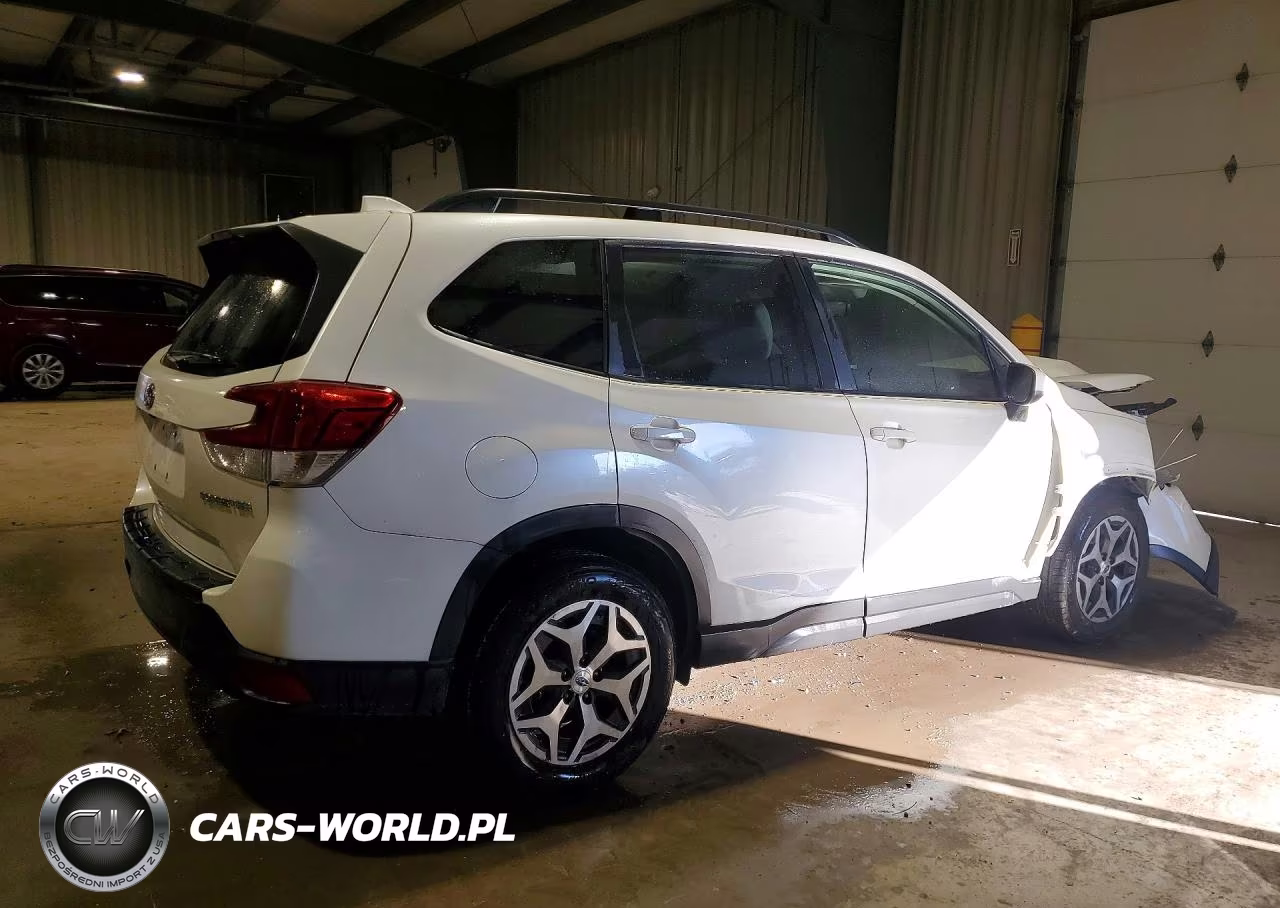 2020 Subaru Forester Premium VIN:JF2SKAJC5LH447528 - 3