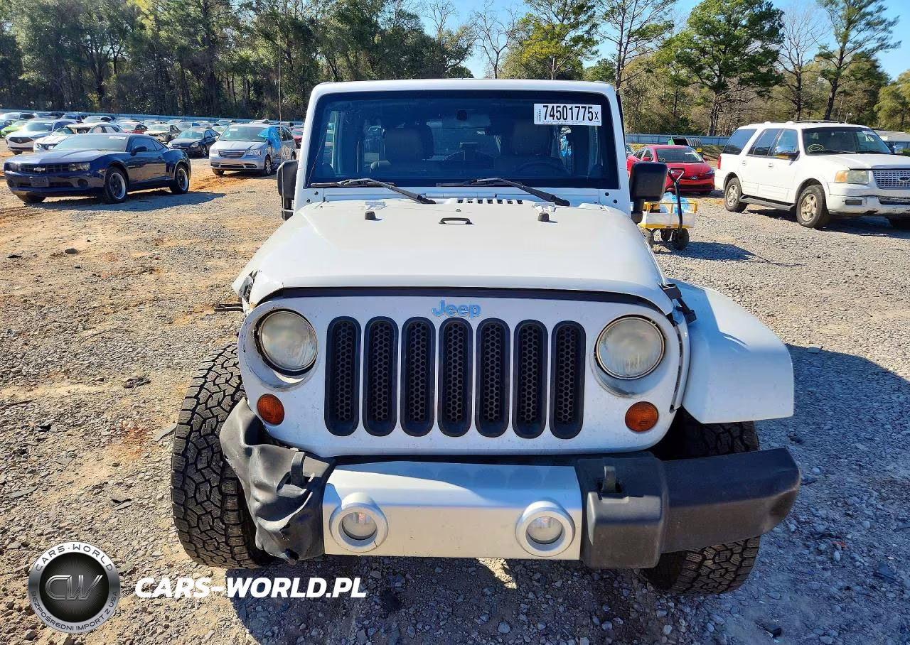 2012 Jeep Wrangler Unlimited Sahara VIN:1C4HJWEG9CL279685 - 5