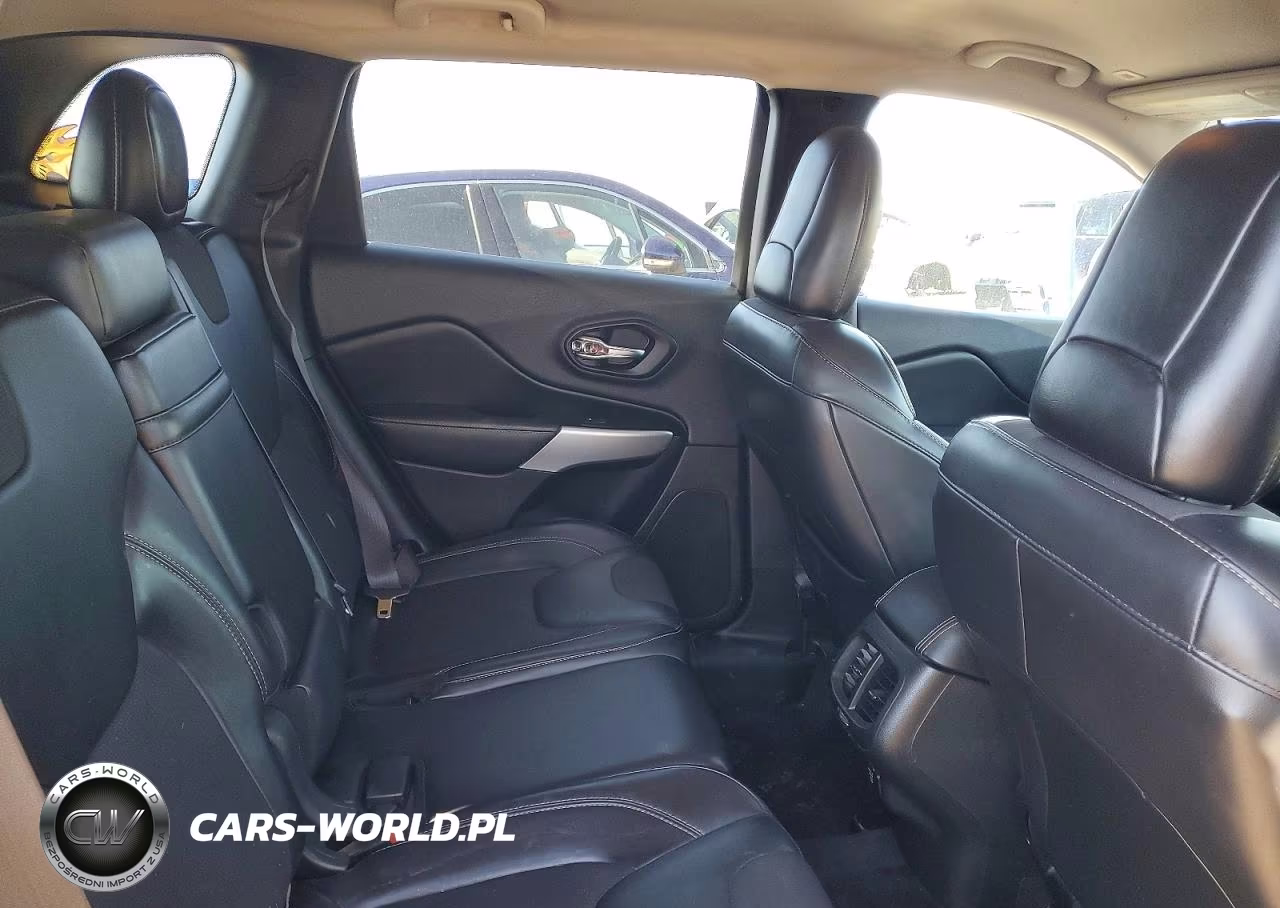2018 Jeep Cherokee Latitude Plus VIN:1C4PJLLB2JD510970 - 10