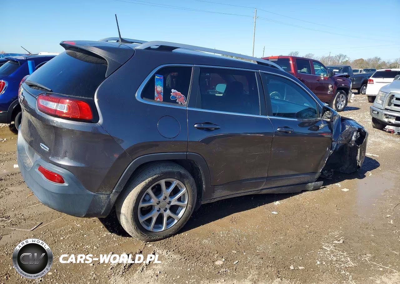 2018 Jeep Cherokee Latitude Plus VIN:1C4PJLLB2JD510970 - 3
