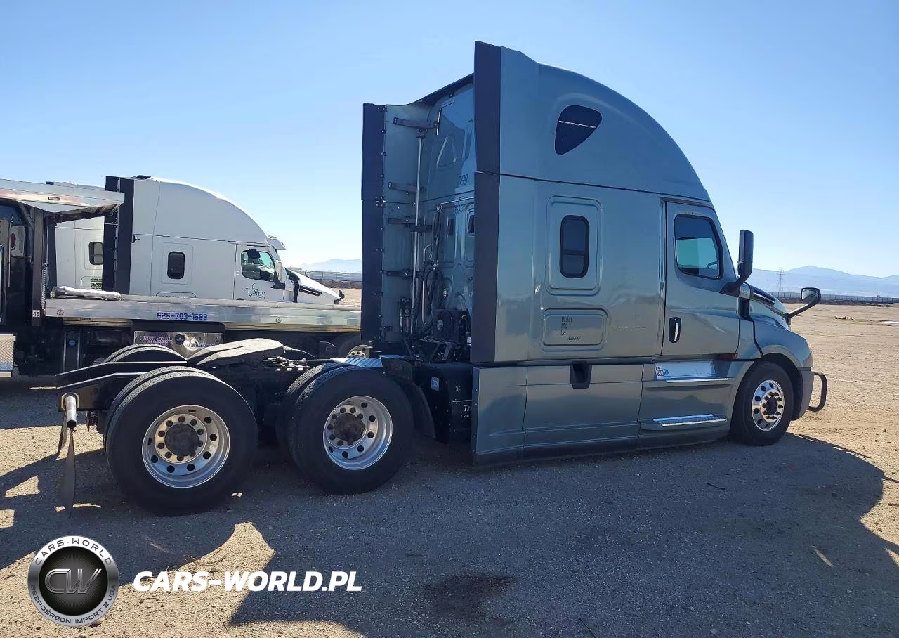2018 Freightliner Cascadia 126 VIN:3AKJHHDR8JSHU5647 - 3