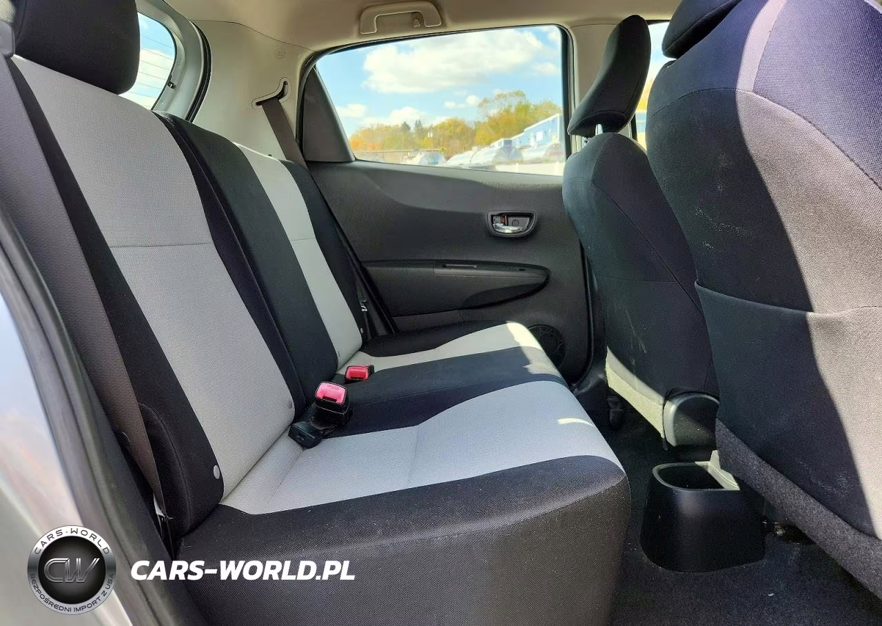 2013 Toyota Yaris 5-Door Le VIN:JTDKTUD38DD557636 - 10