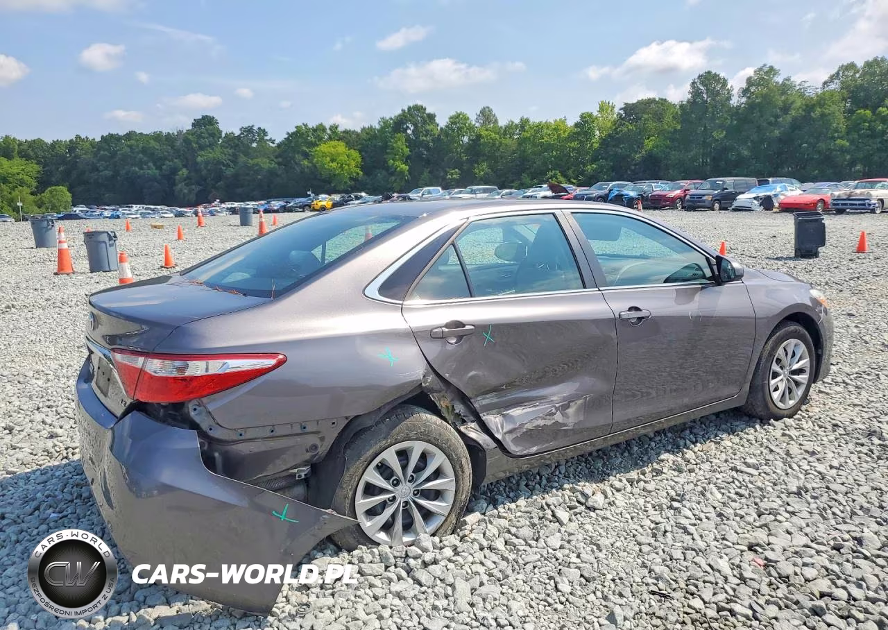 2017 Toyota Camry Le VIN:4T1BF1FK1HU307781 - 3