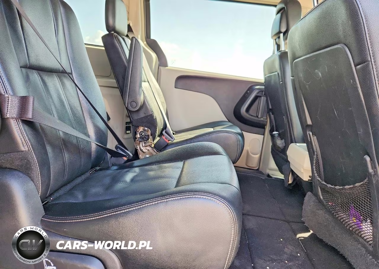 2016 Chrysler Town & Country Touring VIN:2C4RC1BG1GR142078 - 11