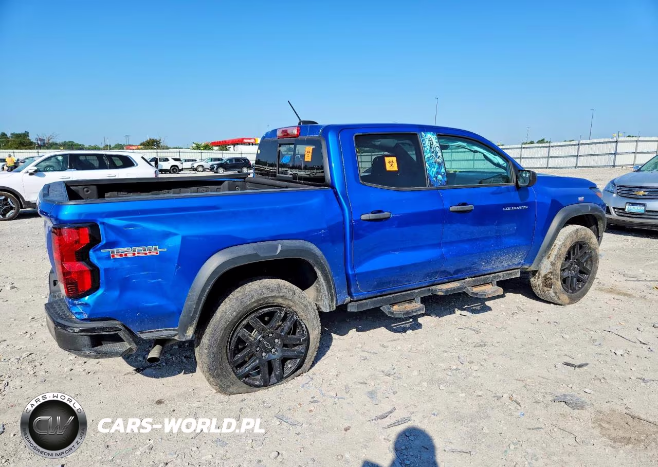 2023 Chevrolet Colorado Trail Boss VIN:1GCPTEEK6P1123383 - 3