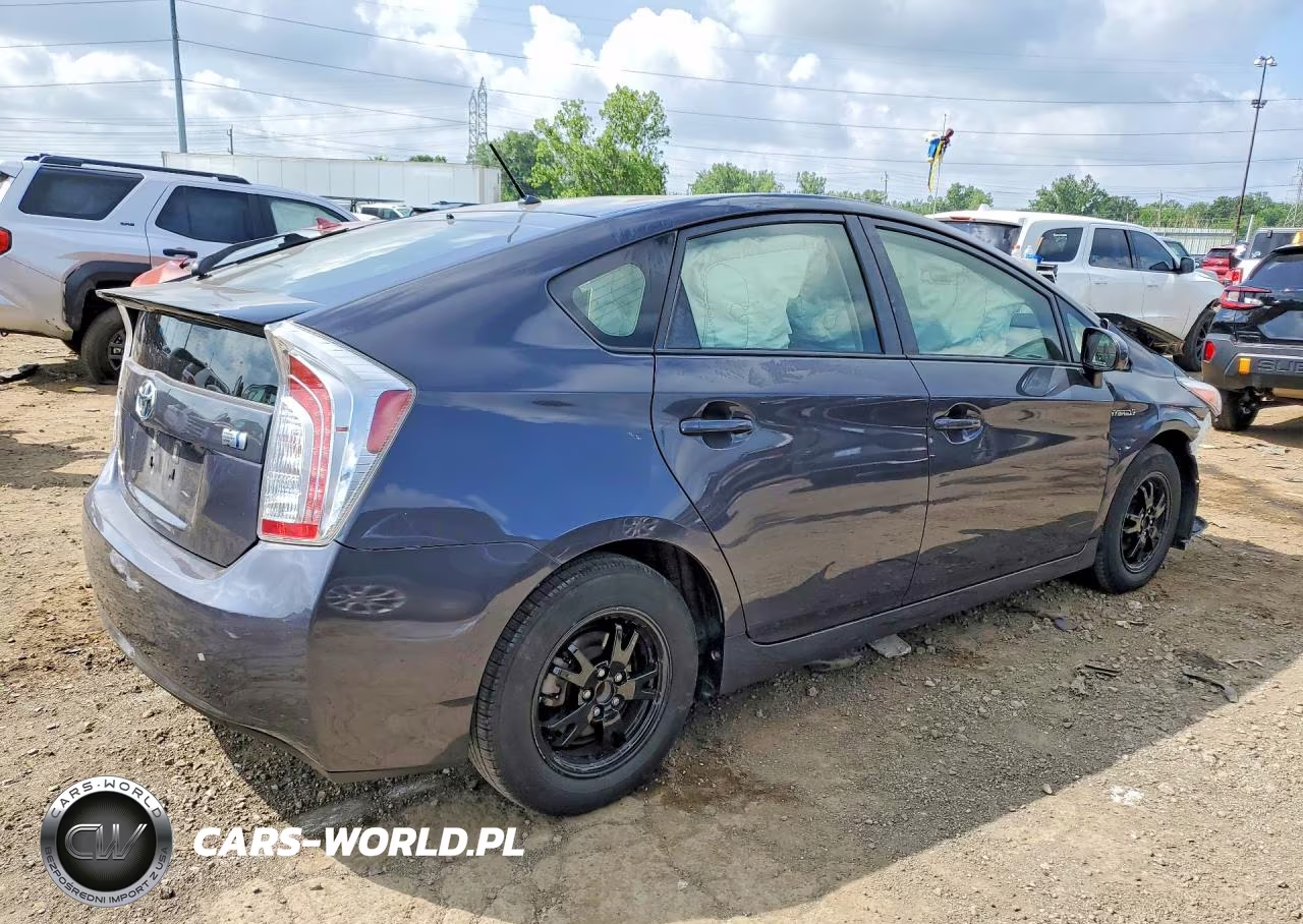 2015 Toyota Prius Two VIN:JTDKN3DU6F1916466 - 3