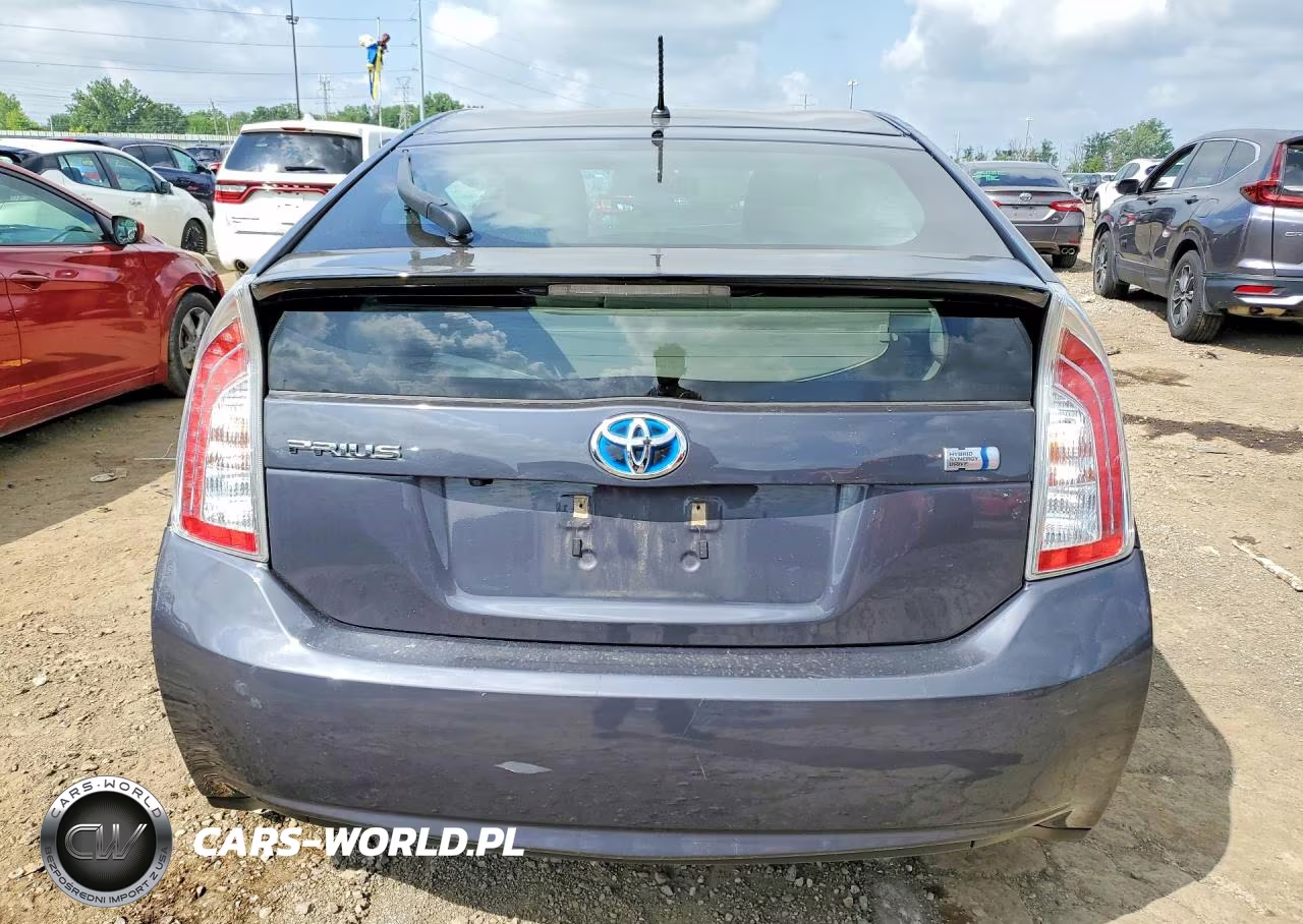 2015 Toyota Prius Two VIN:JTDKN3DU6F1916466 - 6
