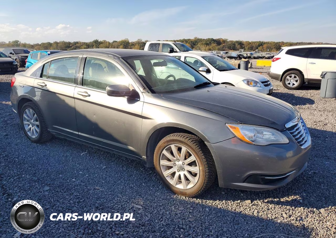 2013 Chrysler 200 Touring VIN:1C3CCBBB7DN569861 - 4
