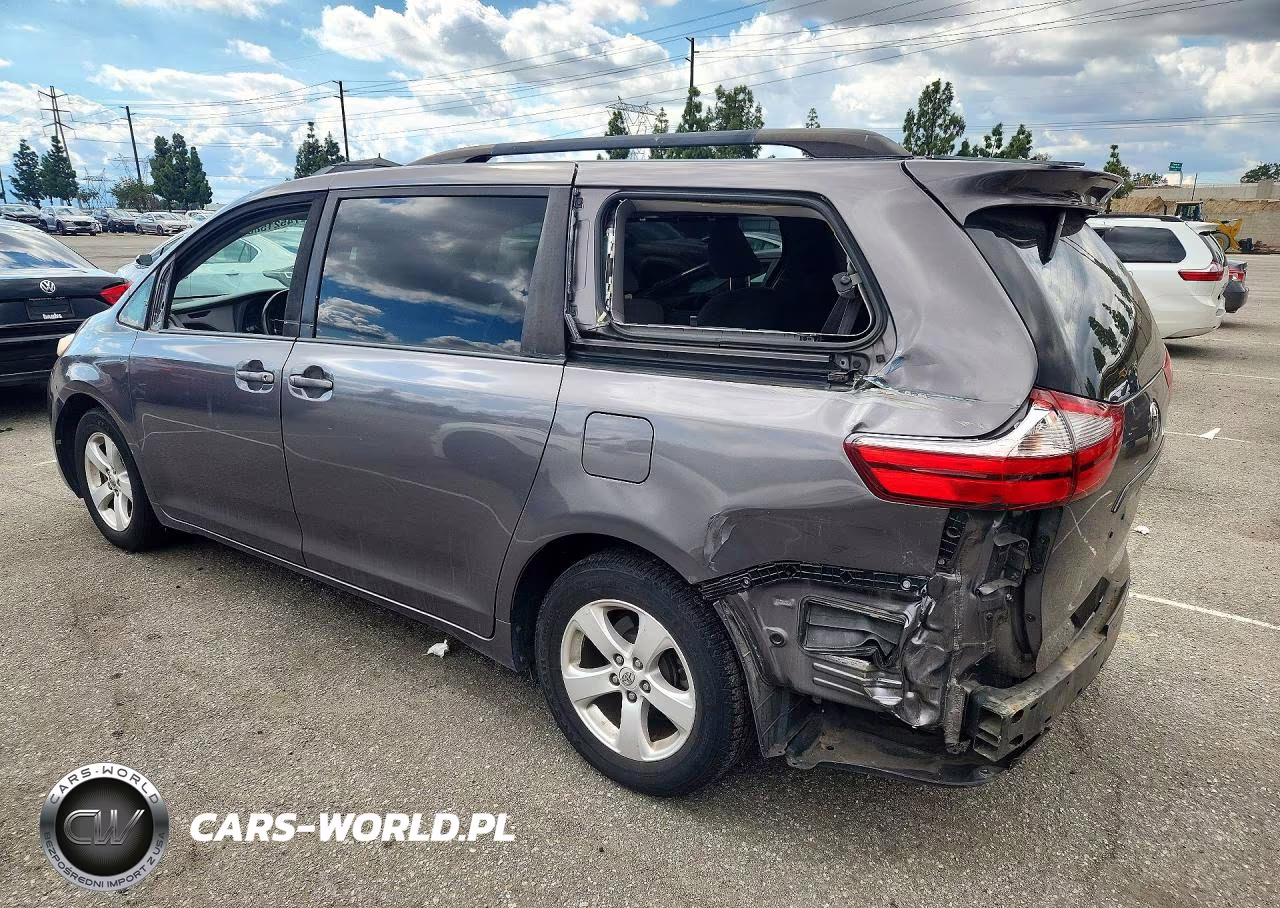 2017 Toyota Sienna Le VIN:5TDKZ3DC2HS784999 - 2