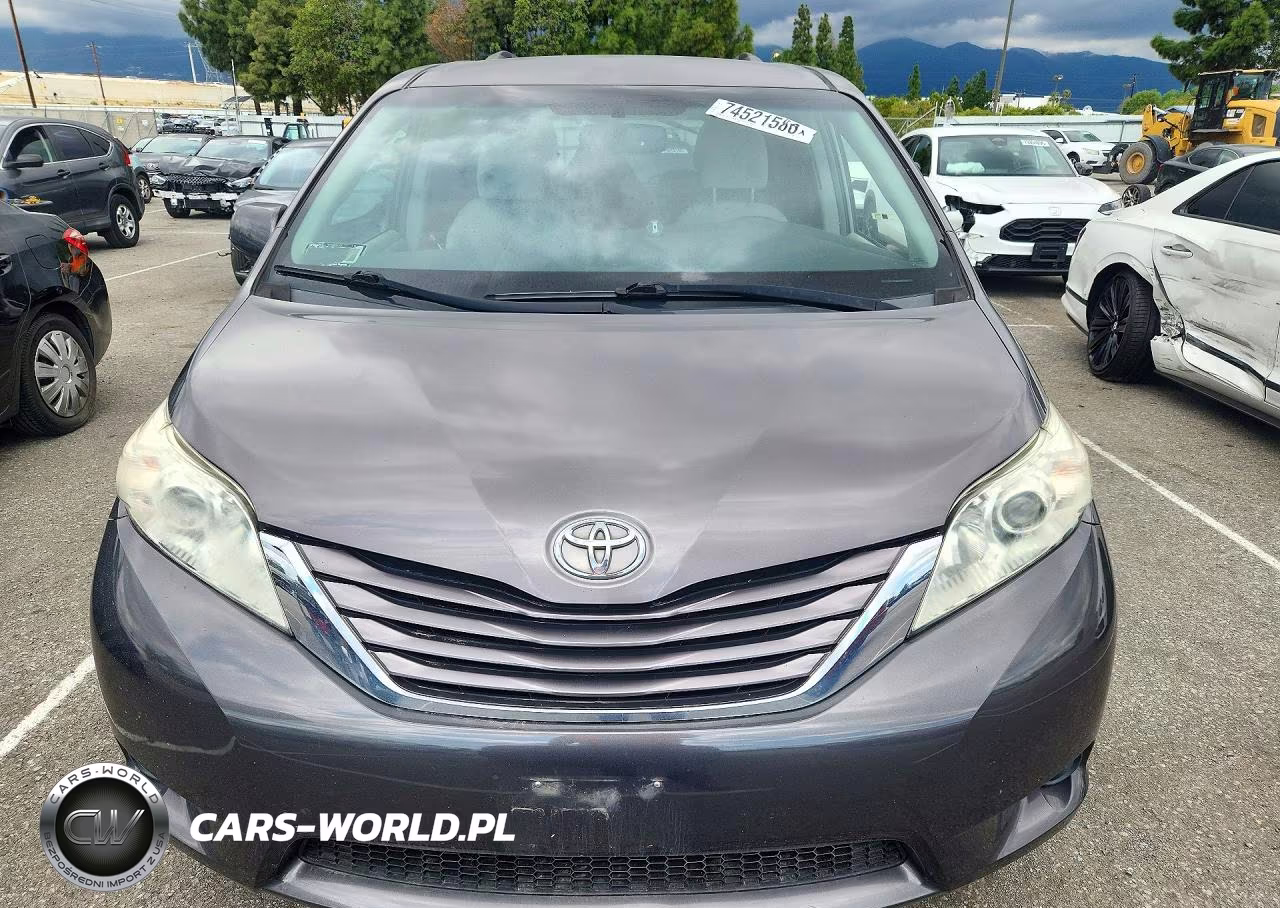 2017 Toyota Sienna Le VIN:5TDKZ3DC2HS784999 - 5