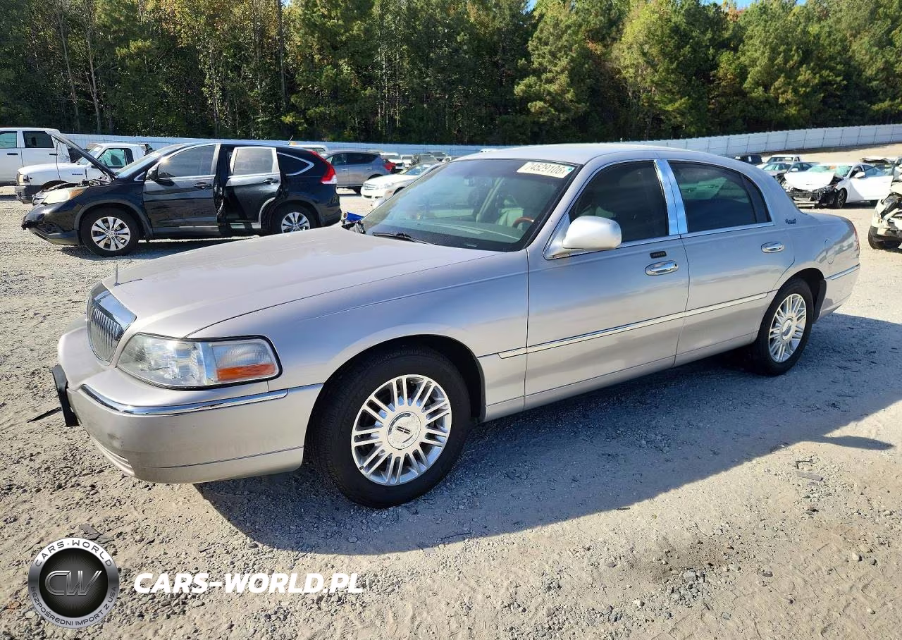 2011 Lincoln Town Car Signature Limited