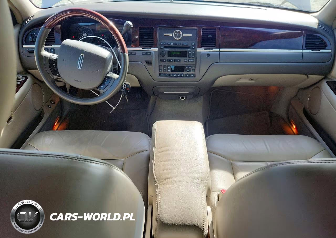 2011 Lincoln Town Car Signature Limited VIN:2LNBL8CVXBX760829 - 8