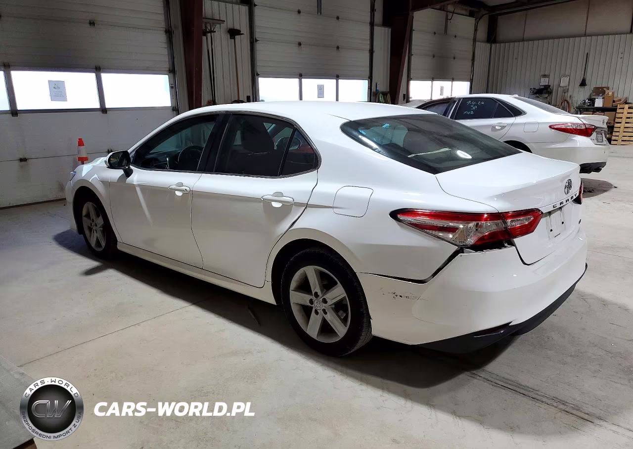 2018 Toyota Camry Le VIN:4T1B11HK7JU118585 - 2