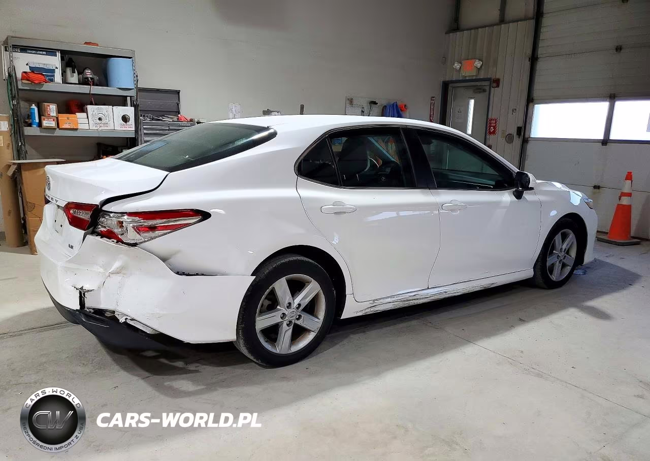 2018 Toyota Camry Le VIN:4T1B11HK7JU118585 - 3